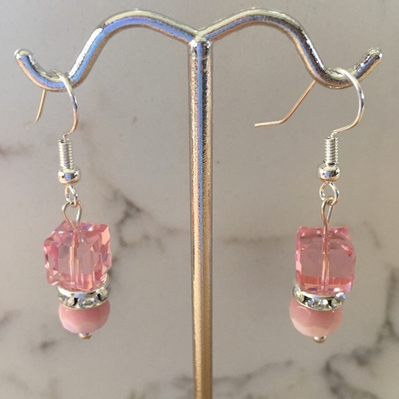 Pink glam dangle earrings - Picture 2 of 2